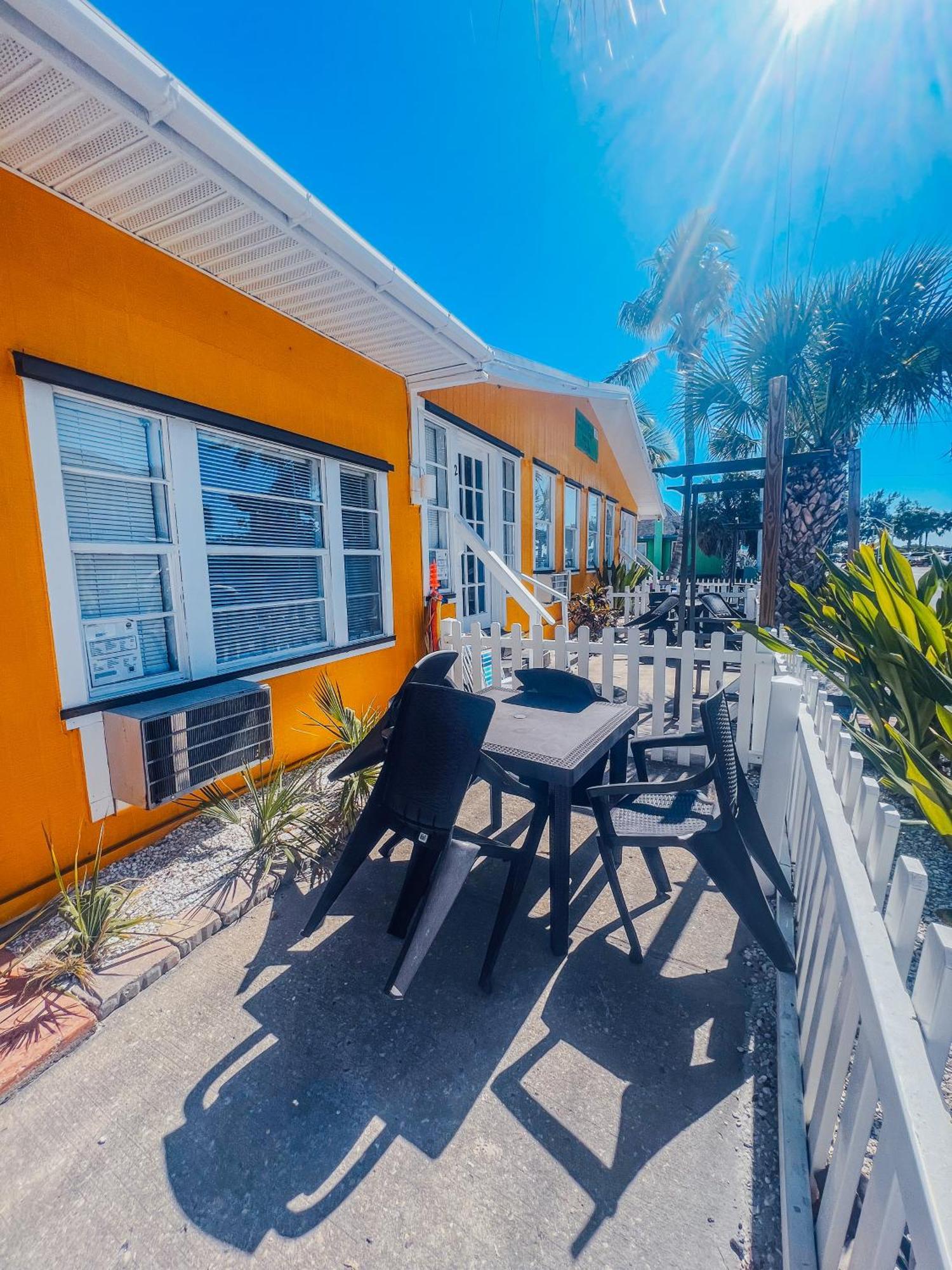Playa Esmeralda One Bedroom Cottages برادنتون بيتش المظهر الخارجي الصورة